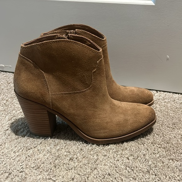 Brown suede boots - Picture 3 of 5